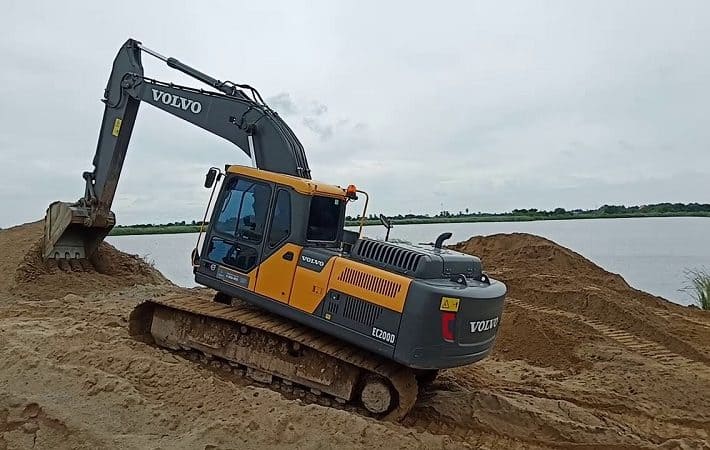 Гусеничный экскаватор «Volvo EC200D»