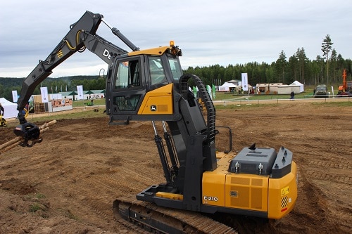Гусеничный экскаватор «John Deere E210 LC»