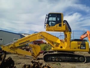 Гусеничный экскаватор «Komatsu 220»