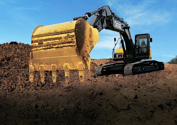 Гусеничный экскаватор «John Deere E230 LC»