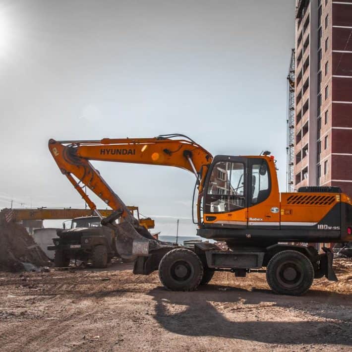 Колесный экскаватор «Hyundai R180W-9S»