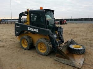Мини-погрузчик «John Deere 318D»