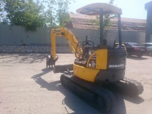 Мини экскаватор «Komatsu PC30»