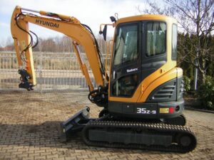Мини экскаватор «Hyundai R35Z-9»