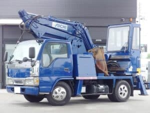 Экскаватор-планировщик «Aichi B242» на базе Isuzu Elf